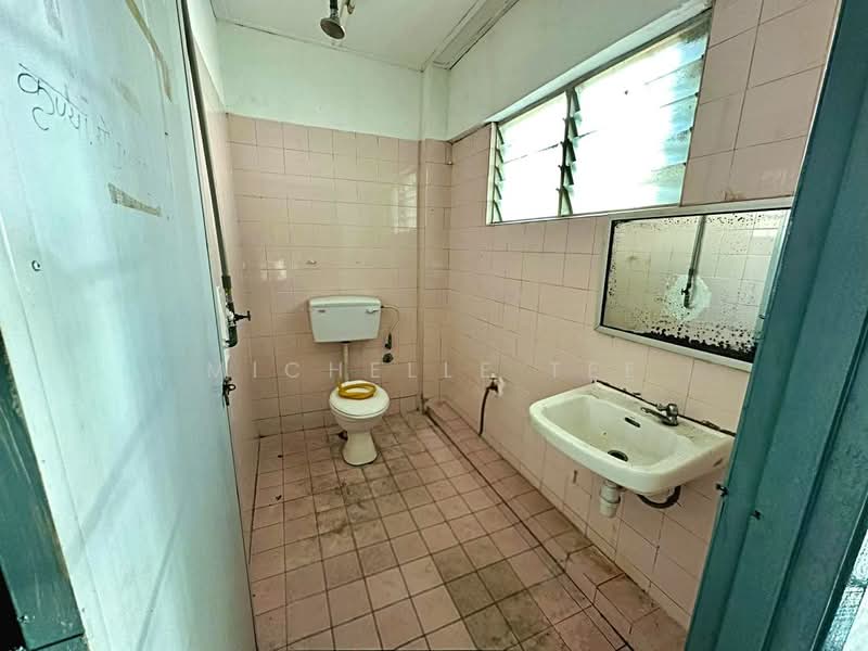 Taman Perindustrian Pulau Indah untuk Untuk Disewa - RM 3,000 /bulan, Mac 2026 - Bathroom - PropertyGuru.com.my