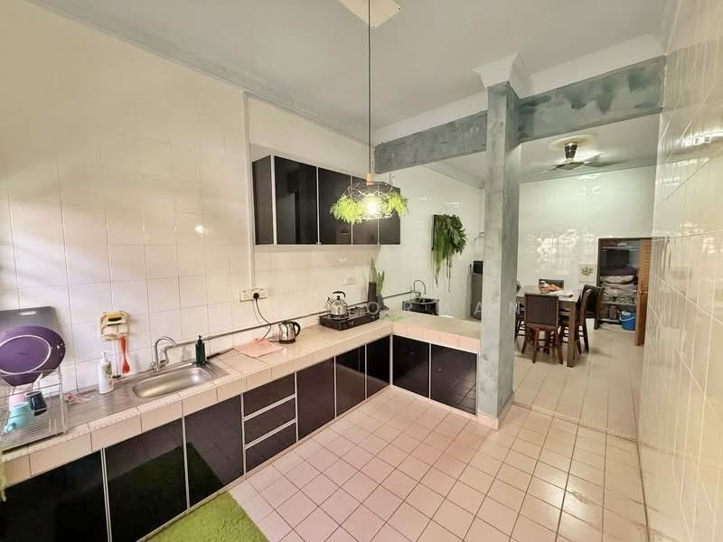 Semi-Detached House for Sale in Taman D'Utama (Johor Bahru) - Sufi Norman - Kitchen - PropertyGuru.com.my