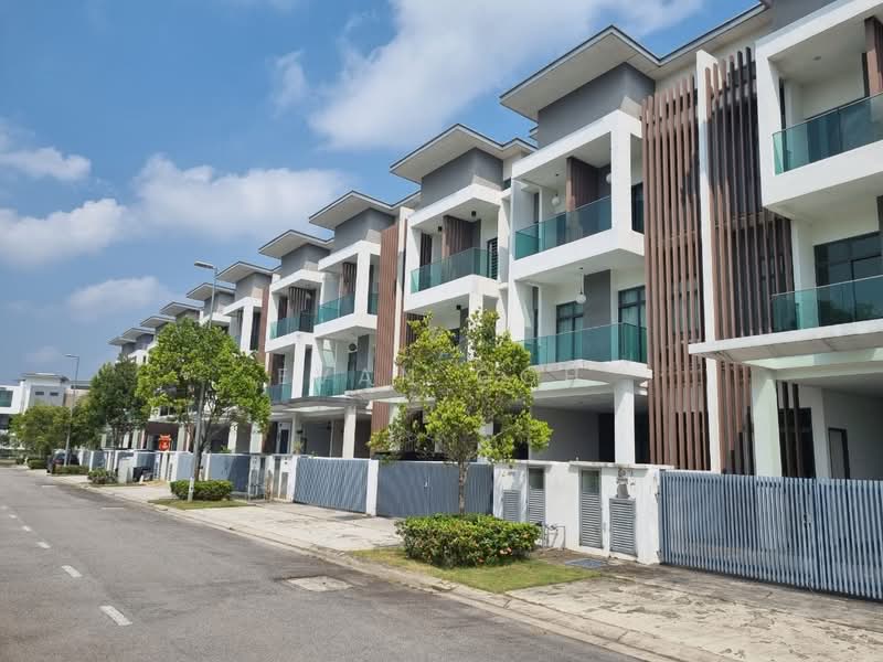 2.5-storey Terraced House for Sale in Taman Nusaputra Timur (Puchong) - Evan Goh - Exterior - PropertyGuru.com.my