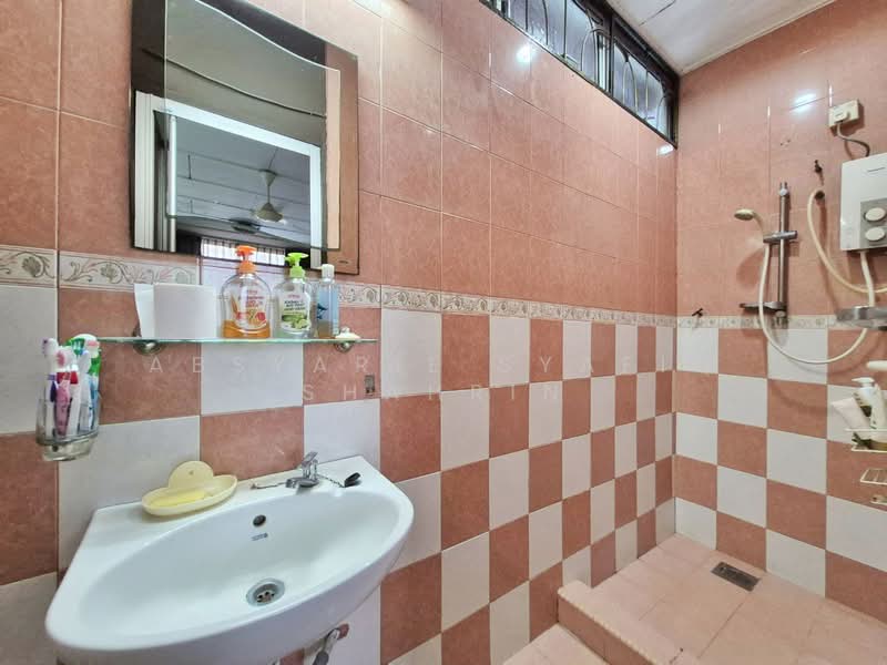 Bungalow for Sale in Seksyen 22 (Petaling Jaya) - Absyarie Syafiq Shahrin - Bathroom - PropertyGuru.com.my
