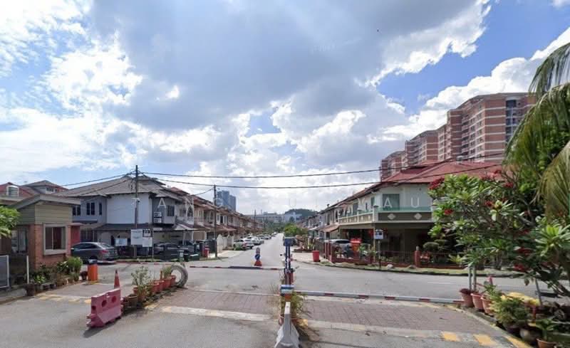 2-storey Terraced House for Sale in Seri Kembangan (Selangor) - Lydia Tang - Exterior - PropertyGuru.com.my