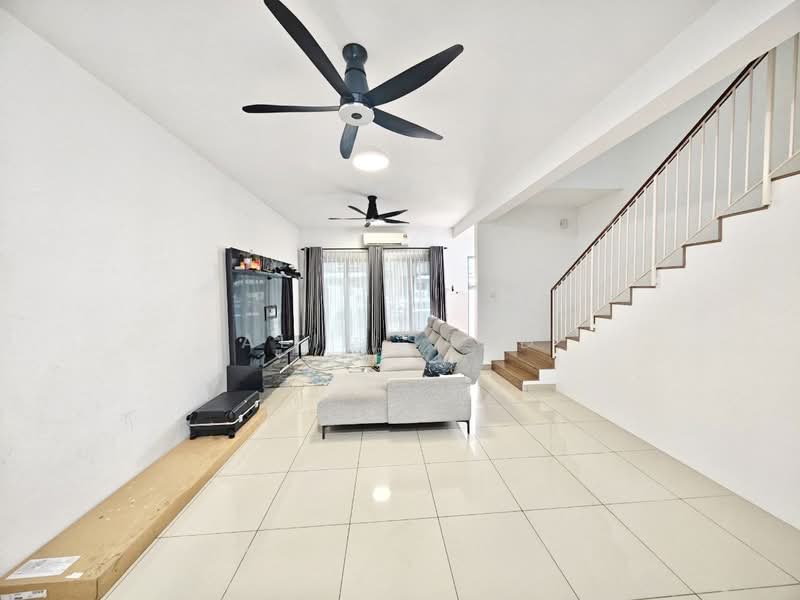 2-storey Terraced House for Sale in Taman Sepang (Sepang) - Alif Saad - Living Room - PropertyGuru.com.my