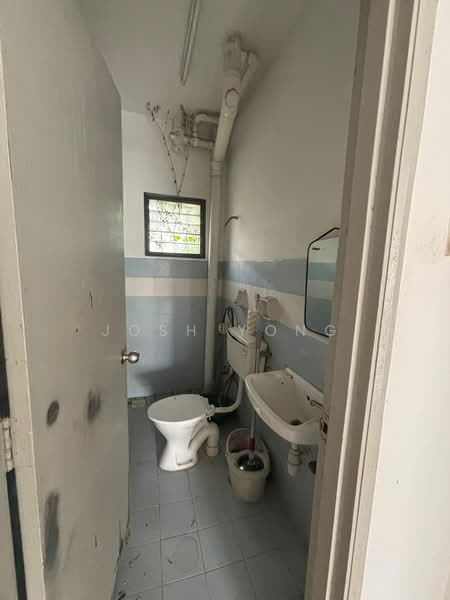 Taman Lestari Putra untuk Untuk Dijual - RM 550,000, Mac 2026 - Bathroom - PropertyGuru.com.my