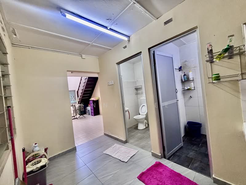 1-storey Terraced House for Sale in Teluk Intan (Perak) - Fennie Tee - Bathroom - PropertyGuru.com.my