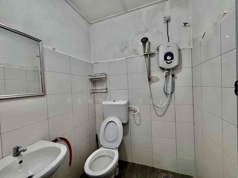 1-storey Terraced House for Sale in Teluk Intan (Perak) - Fennie Tee - Bathroom - PropertyGuru.com.my