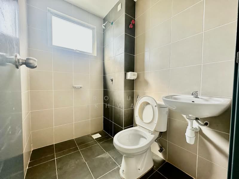 Townhouse for Rent in Cybersouth (Dengkil) - Gudrotullah Ikhwan - Bathroom - PropertyGuru.com.my