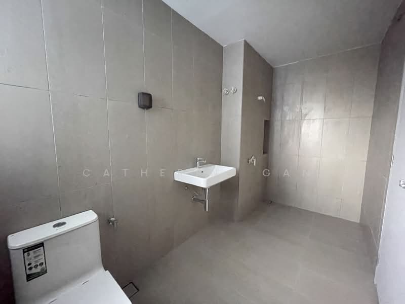 Terraced House for Sale in Taman Bukit Serdang (Seri Kembangan) - Catherine Gan - Bathroom - PropertyGuru.com.my