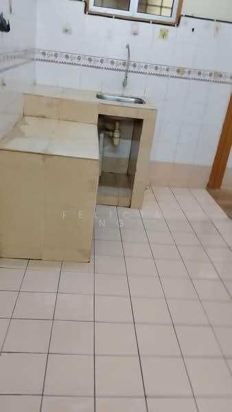 Apartment for Sale at Sri Dahlia - Felicia Ng - Kitchen - PropertyGuru.com.my