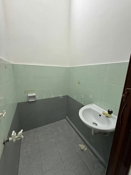2-storey Terraced House for Sale in Taman Scientex Pasir Gudang (Pasir Gudang) - Alan Ler - Bathroom - PropertyGuru.com.my