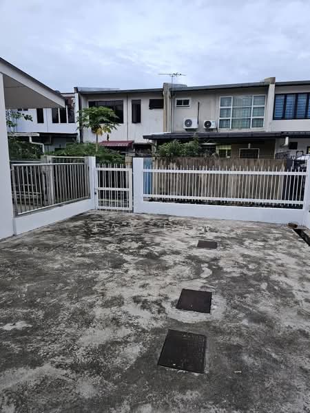 2-storey Terraced House for Rent in Tabuan Jaya (Kuching) - Jay Law - Exterior - PropertyGuru.com.my