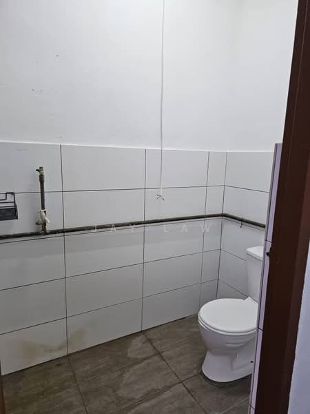 2-storey Terraced House for Rent in Tabuan Jaya (Kuching) - Jay Law - Bathroom - PropertyGuru.com.my