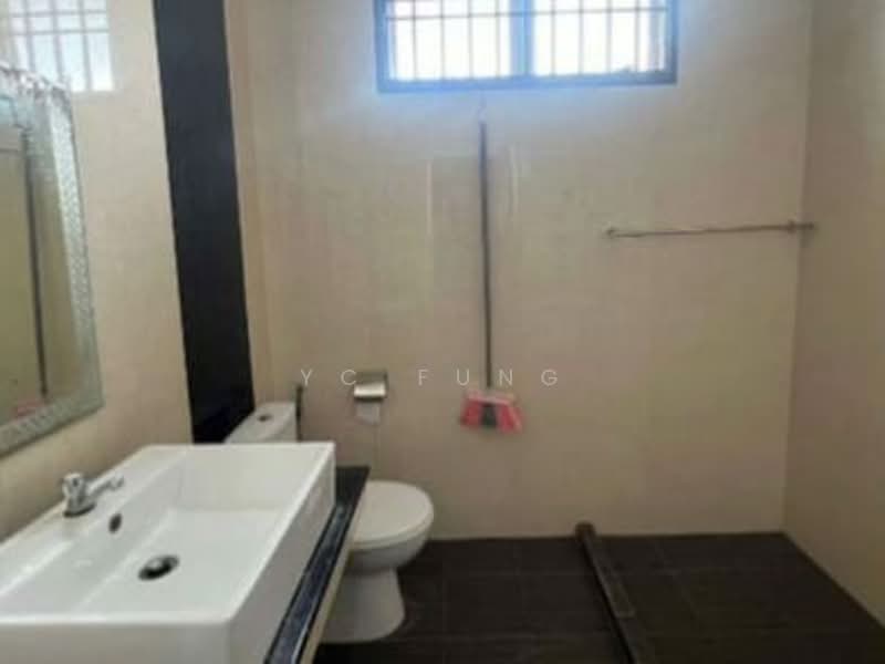 Taman Nusa Bestari 2 untuk Untuk Disewa - RM 2,600 /bulan, Mac 2026 - Bathroom - PropertyGuru.com.my