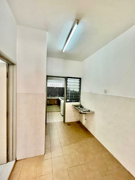 2-storey Terraced House for Sale in TAMAN PUCHONG UTAMA (Puchong) - Derrick Yeong - Kitchen - PropertyGuru.com.my