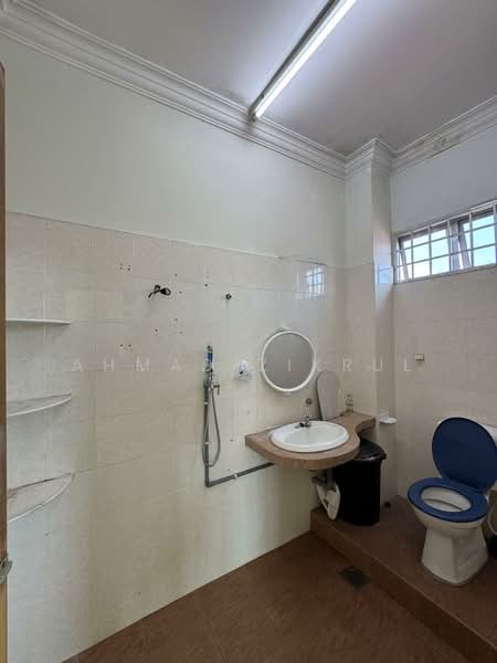 Semi-Detached House for Sale in Batu Pahat (Johor) - Ahmad Zikrul - Bathroom - PropertyGuru.com.my