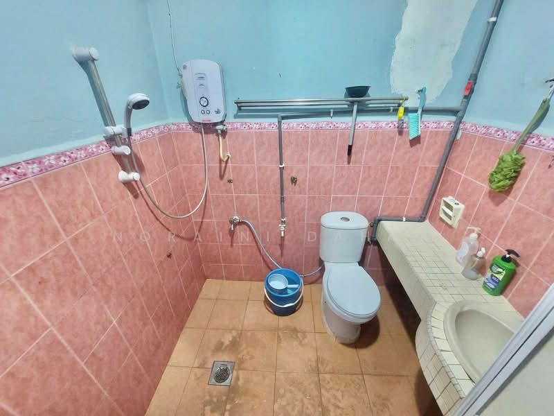 Terraced House for Sale in Batu Caves (Selangor) - Noraini Dahan - Bathroom - PropertyGuru.com.my