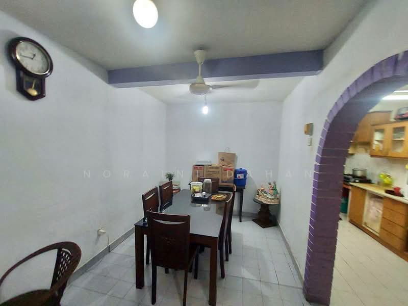 Terraced House for Sale in Batu Caves (Selangor) - Noraini Dahan - Dining Room - PropertyGuru.com.my