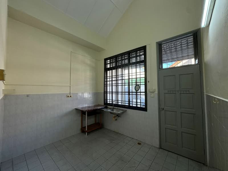1-storey Terraced House for Rent in Taman Pelangi Indah (Ulu Tiram) - YC Fung - Kitchen - PropertyGuru.com.my