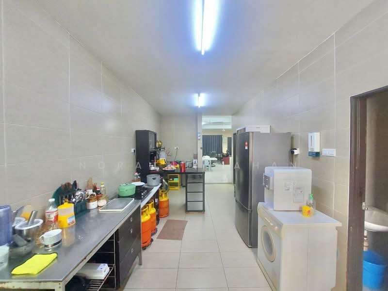 D'Premier 1, Bandar Damai Perdana untuk Untuk Dijual - RM 1,100,000, Mac 2026 - Kitchen - PropertyGuru.com.my