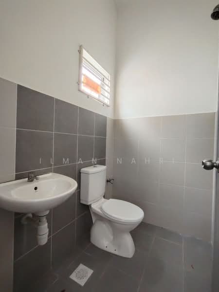 Rumah Teres 2 Tingkat untuk Dijual di Sepang (Selangor) - Ilman Nahri - Bathroom - PropertyGuru.com.my