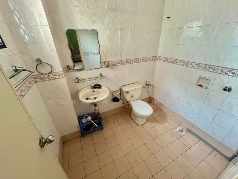 Desa Latania Shah Alam Seksyen 36,selangor untuk Untuk Dijual - RM 598,000, Mac 2026 - Bathroom - PropertyGuru.com.my