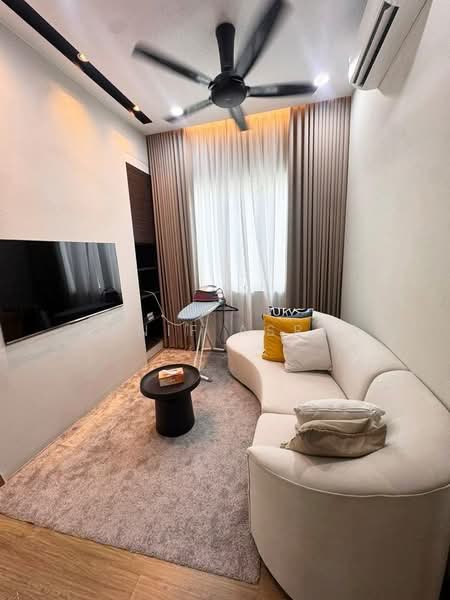 Lake Point Residence untuk Untuk Disewa - RM 6,500 /bulan, Mac 2026 - Living Room - PropertyGuru.com.my