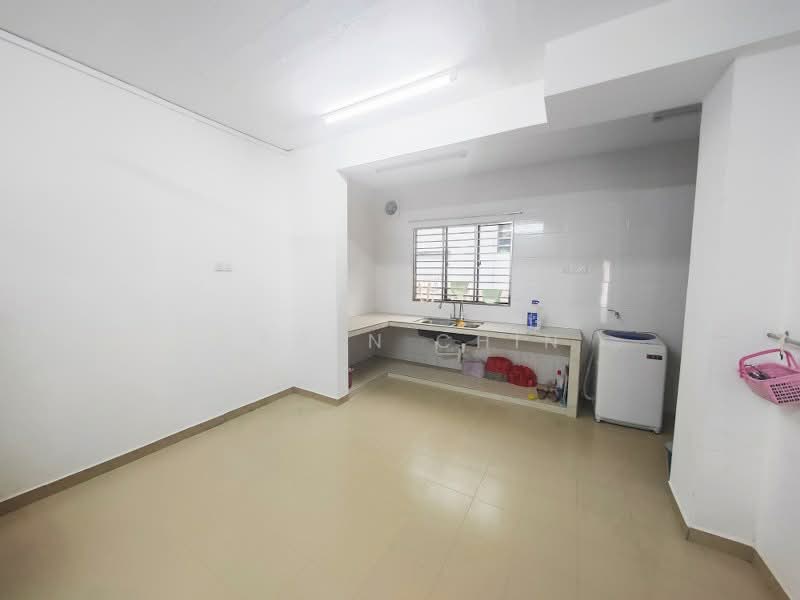 Taman Desa Jaya untuk Untuk Disewa - RM 1,900 /bulan, Mac 2026 - Kitchen - PropertyGuru.com.my