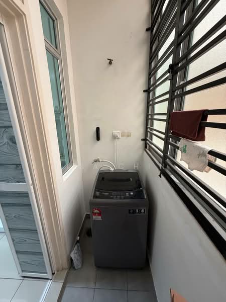 Austin Suites (Permata Austin) untuk Untuk Disewa - RM 1,800 /bulan, Mac 2026 - Balcony - PropertyGuru.com.my