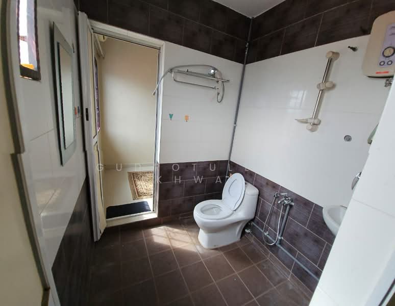 1.5-storey Terraced House for Sale in Taman Keramat Permai (Ulu Kelang) - Gudrotullah Ikhwan - Bathroom - PropertyGuru.com.my