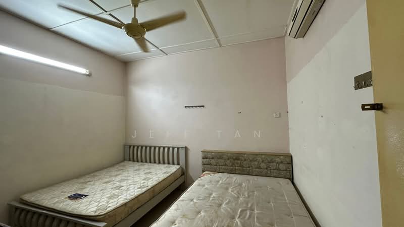 1-storey Terraced House for Rent in Ipoh Garden (Ipoh) - Jeff Tan - Bedroom - PropertyGuru.com.my