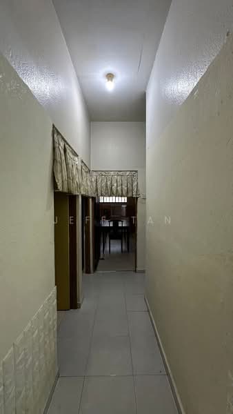 1-storey Terraced House for Rent in Ipoh Garden (Ipoh) - Jeff Tan - Corridor - PropertyGuru.com.my