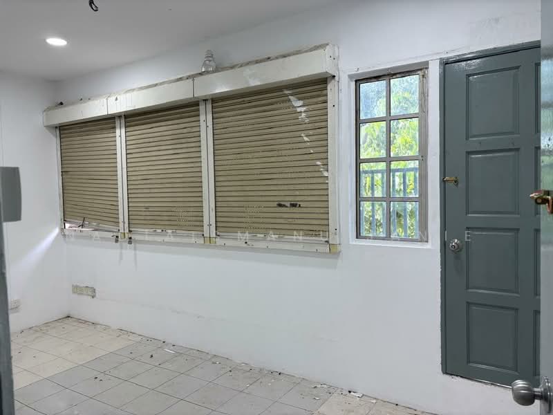 Taman Ukay Heights untuk Untuk Dijual - RM 1,500,000, Mac 2026 - Bedroom5 with separate entrance to patio - PropertyGuru.com.my