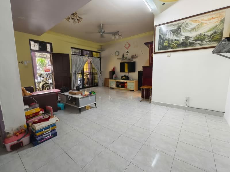 2-storey Terraced House for Sale in Taman Desa Tebrau (Tebrau) - Evelyn Heng - Living Room - PropertyGuru.com.my