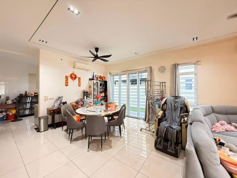 Cluster House for Sale in Setia Tropika (Johor Bahru) - Yik Tat - Living Room - PropertyGuru.com.my