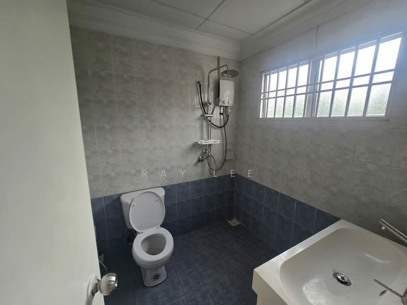 Semi-Detached House for Rent in Bandar Bukit Puchong (Puchong) - Ray Lee - Bathroom - PropertyGuru.com.my