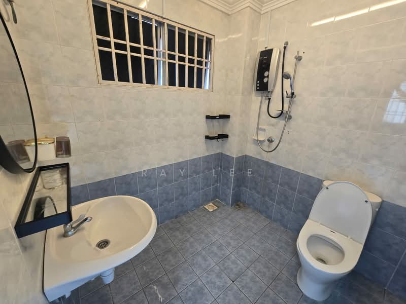 Semi-Detached House for Rent in Bandar Bukit Puchong (Puchong) - Ray Lee - Bathroom - PropertyGuru.com.my