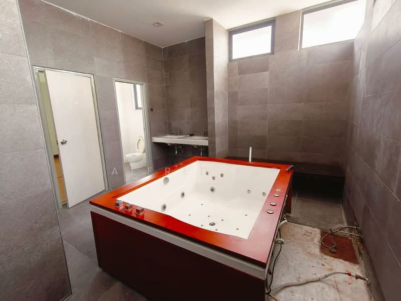 Semi-Detached House for Sale in Subang Jaya (Selangor) - Alfred Yap - Bathroom - PropertyGuru.com.my