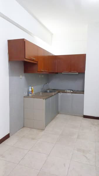 Condominium for Rent at 10 Semantan Suites - Max Low - Kitchen - PropertyGuru.com.my