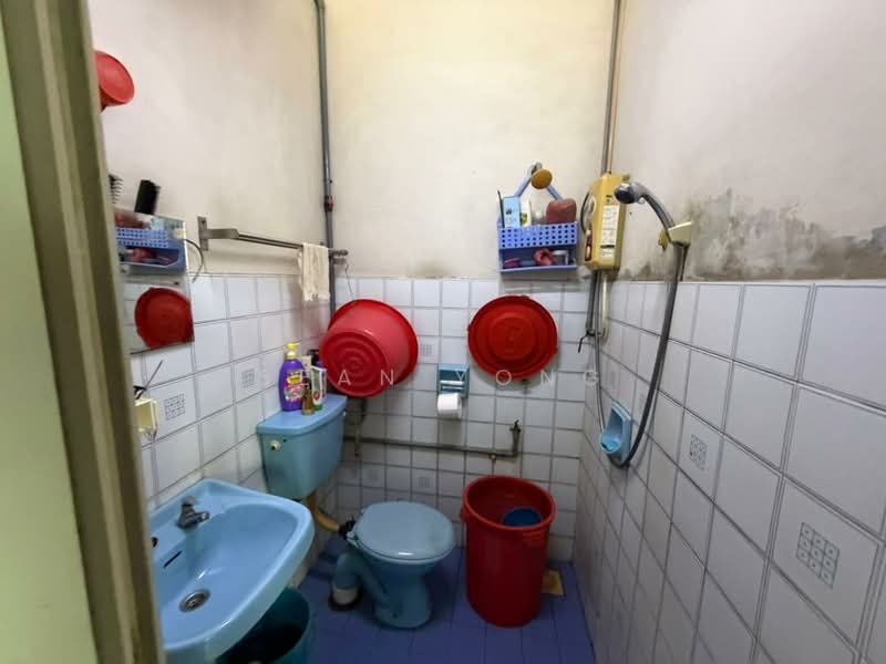 1-storey Terraced House for Sale in Taman Bidara (Selayang) - Sean Yong - Bathroom - PropertyGuru.com.my