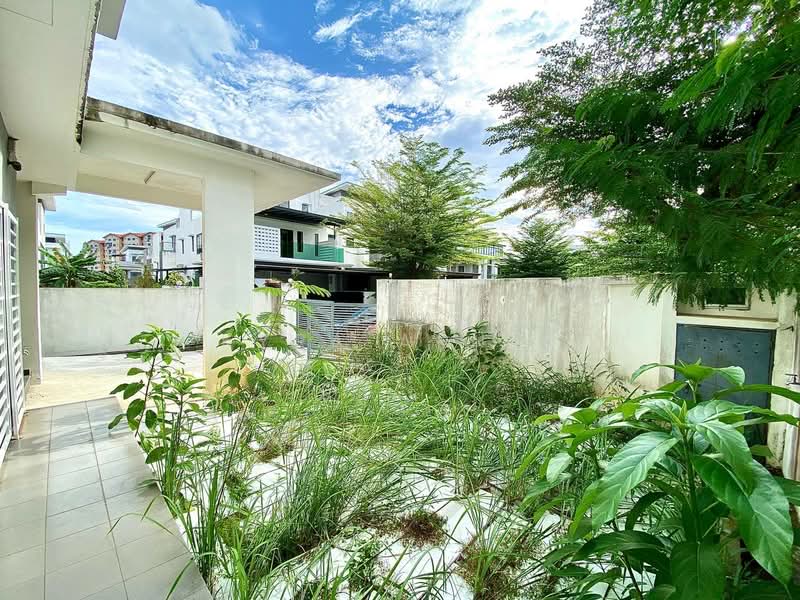 FREEHOLD 3 Storey Semi D at KayuManis Garden Villas Seksyen 5, Bangi untuk Untuk Dijual - RM 1,850,000, Mac 2026 - Exterior - PropertyGuru.com.my