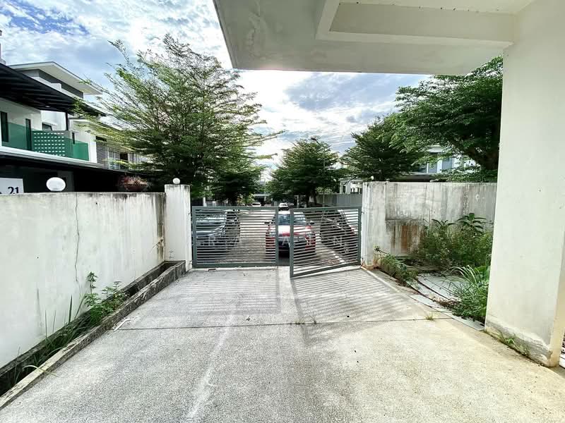 FREEHOLD 3 Storey Semi D at KayuManis Garden Villas Seksyen 5, Bangi untuk Untuk Dijual - RM 1,850,000, Mac 2026 - Exterior - PropertyGuru.com.my