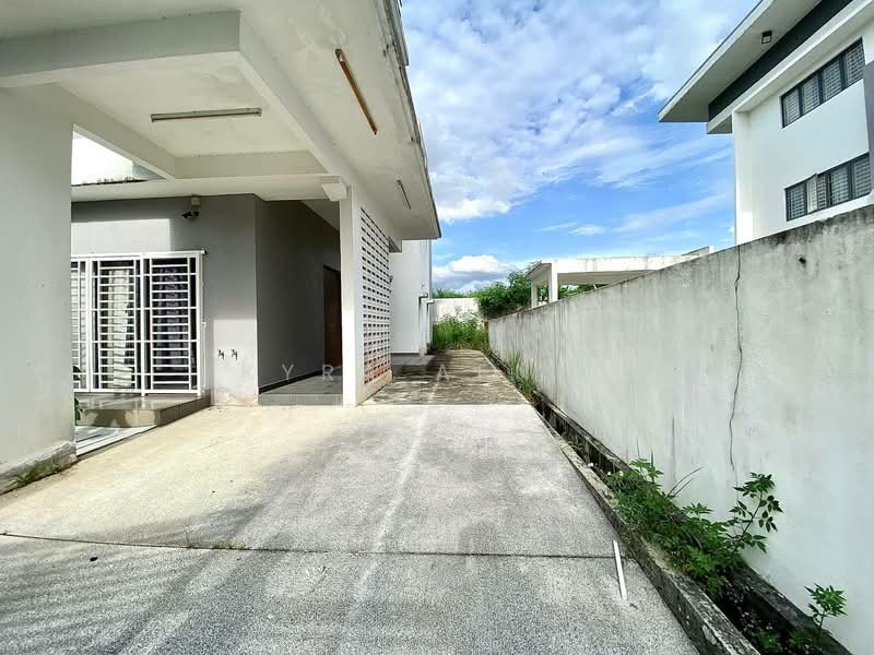 FREEHOLD 3 Storey Semi D at KayuManis Garden Villas Seksyen 5, Bangi untuk Untuk Dijual - RM 1,850,000, Mac 2026 - Exterior - PropertyGuru.com.my