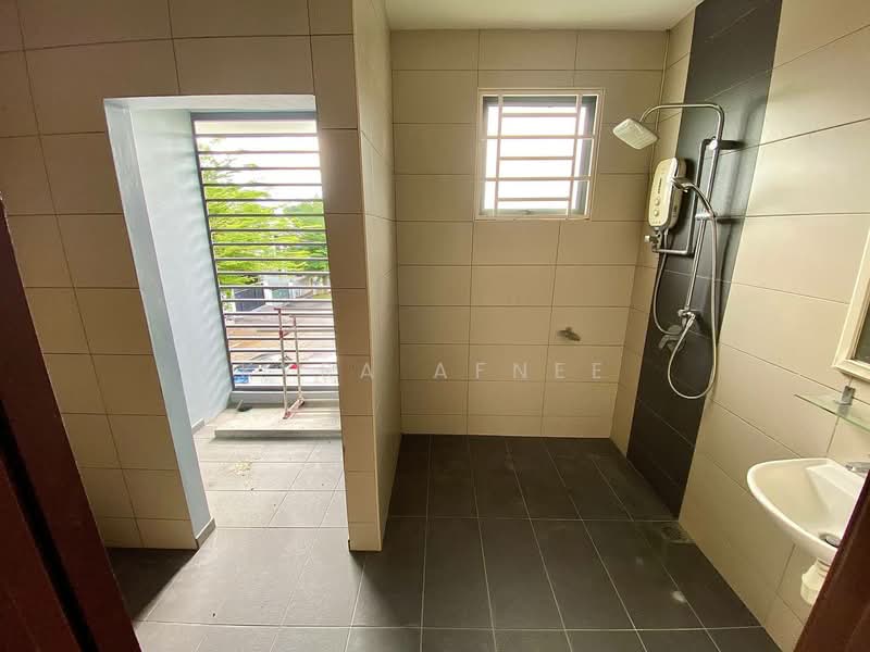 FREEHOLD 3 Storey Semi D at KayuManis Garden Villas Seksyen 5, Bangi untuk Untuk Dijual - RM 1,850,000, Mac 2026 - Bathroom - PropertyGuru.com.my