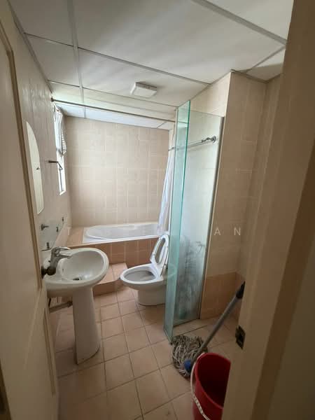 Condominium for Rent at Kiaramas Sutera - Tabber Tan - Bathroom - PropertyGuru.com.my