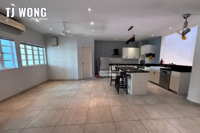 Dining & Open Concept Kitchen