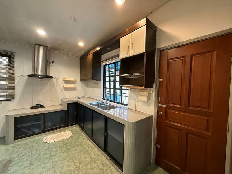 1.5-storey Terraced House for Sale in Taman Pelangi Indah (Ulu Tiram) - Orange Koh - Kitchen - PropertyGuru.com.my