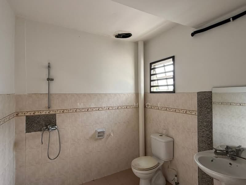 2-storey Terraced House for Sale in Taman Sri Putri (Kulai) - Mars Hoe - Bathroom - PropertyGuru.com.my