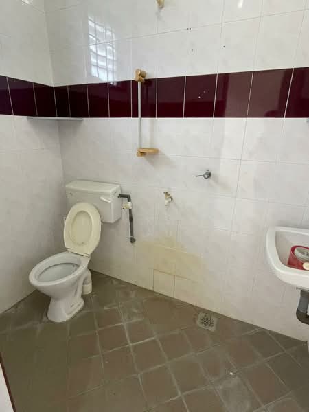 2-storey Terraced House for Sale in Taman Pontian Jaya (Pontian) - Pik  Kwong Lau - Bathroom - PropertyGuru.com.my