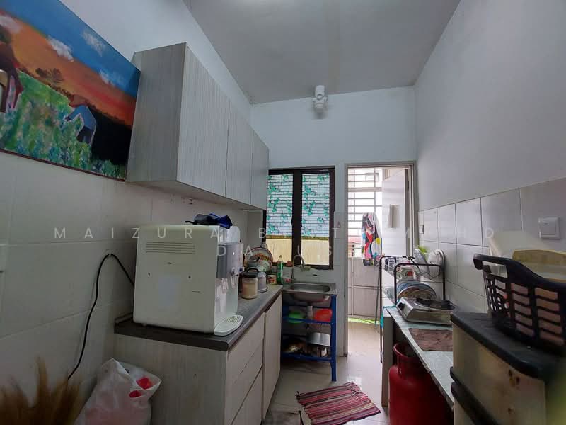 Townhouse for Sale in Bandar Tasik Kesuma (Beranang) - Maizura binti Mohd Darus - Kitchen - PropertyGuru.com.my