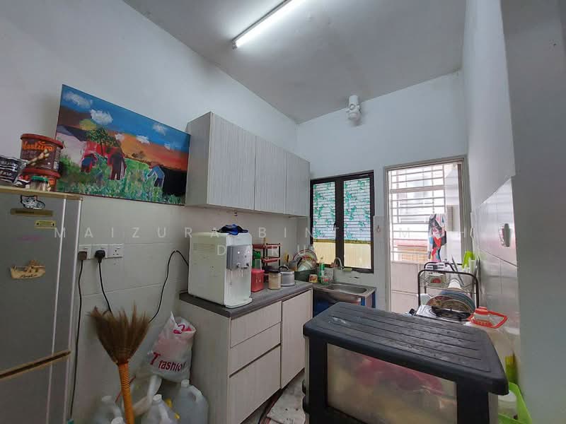 Townhouse for Sale in Bandar Tasik Kesuma (Beranang) - Maizura binti Mohd Darus - Kitchen - PropertyGuru.com.my