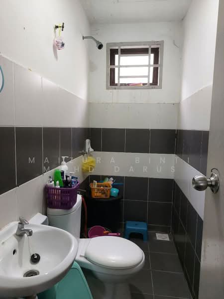 Townhouse for Sale in Bandar Tasik Kesuma (Beranang) - Maizura binti Mohd Darus - Bathroom - PropertyGuru.com.my